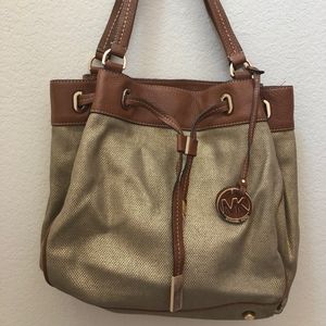 Micheal Kors Bucket Bag
